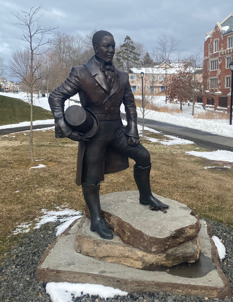 Statue: William Larson